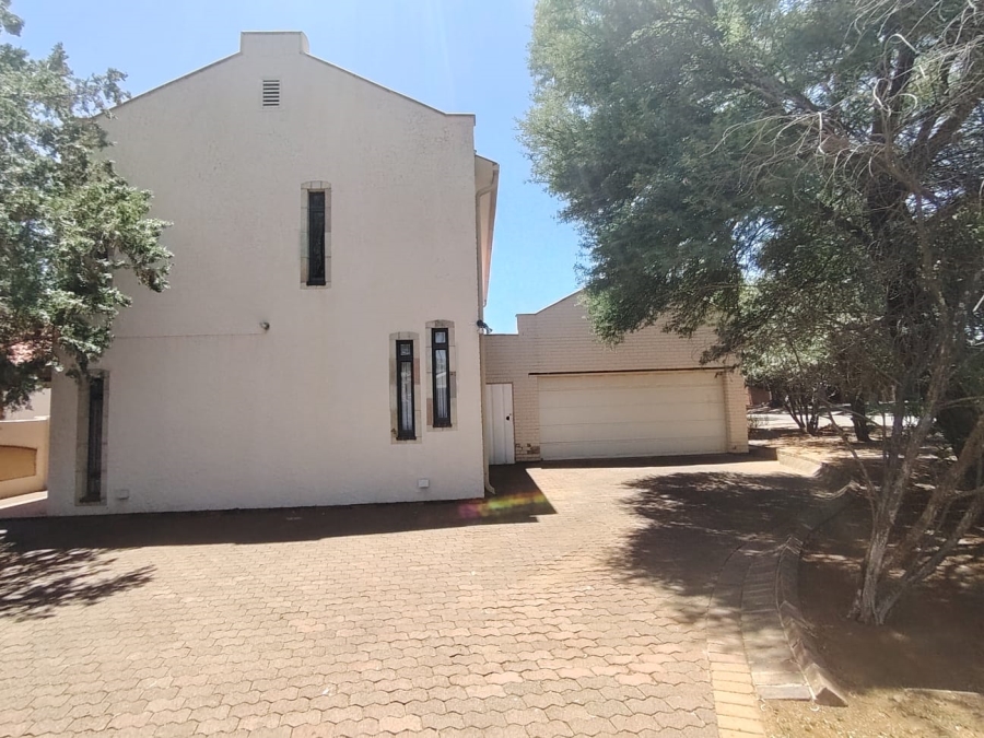 7 Bedroom Property for Sale in Fichardt Park Free State